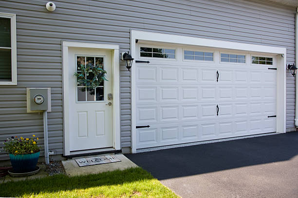 24/7 Emergency Garage Door Panel Replacement experts in Menominee, MI